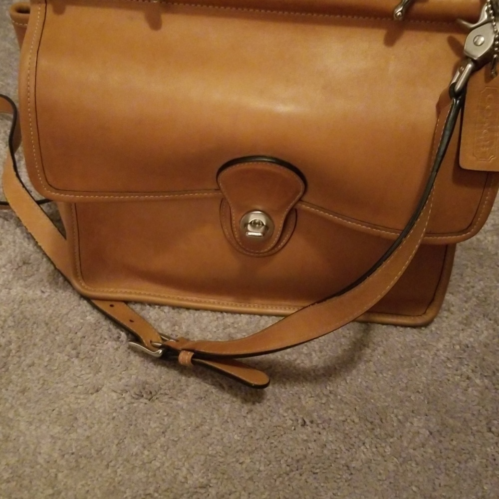 COACH LEATHER PURSE